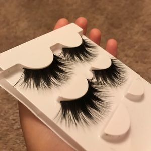 Dramatic lashes